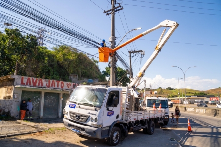 PROGRAMA CAÇA FIOS JÁ RETIROU MAIS DE 8 TONELADAS DE CABOS EM DUQUE DE CAXIAS