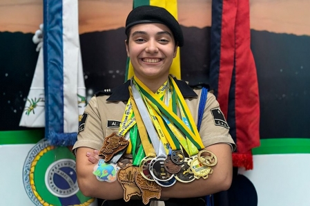ALUNA DO COLÉGIO DA POLÍCIA MILITAR DE DUQUE DE CAXIAS É SELECIONADA PARA EVENTO NACIONAL DE CIÊNCIAS EXATAS