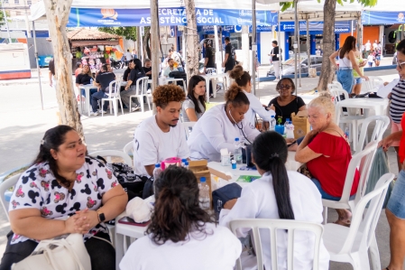 OUVIDORIA ITINERANTE DE DUQUE DE CAXIAS REALIZA MIL ATENDIMENTOS EM AÇÃO NA PRAÇA DO PACIFICADOR