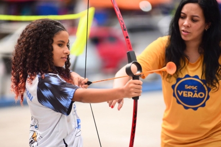 SESC VERÃO PROMOVE ESPORTE E SHOWS GRATUITOS NO CENTRO DE DUQUE DE CAXIAS